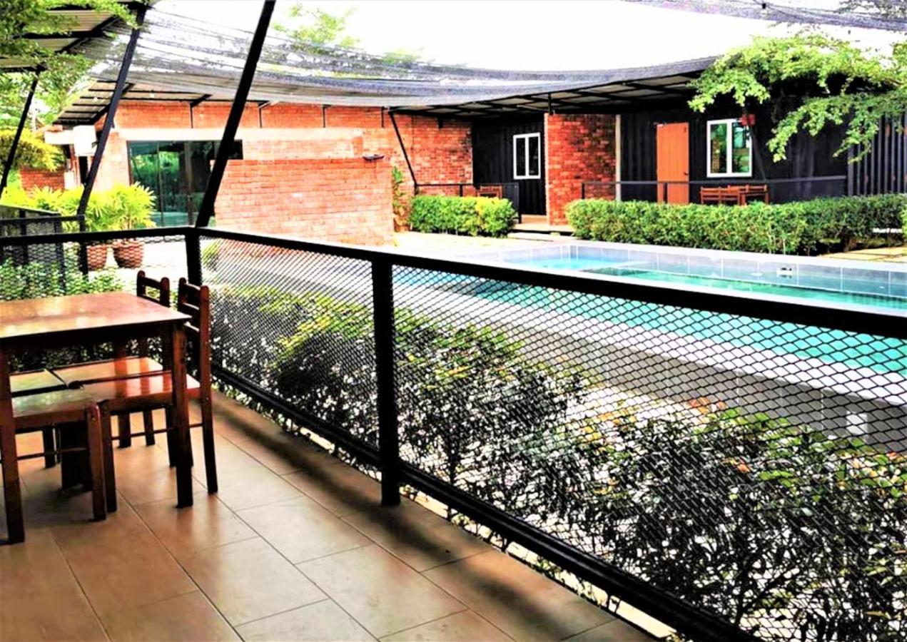 Petak Padin Cottage By The Pool, Кепала Батас Екстериор снимка