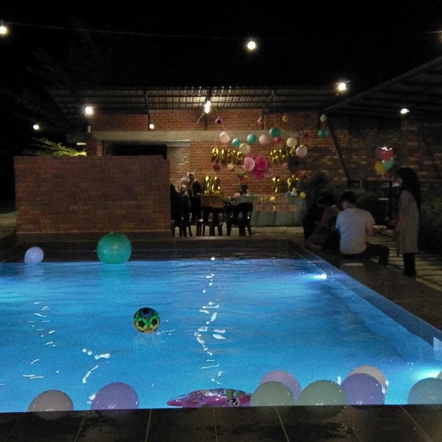 Petak Padin Cottage By The Pool, Кепала Батас Екстериор снимка